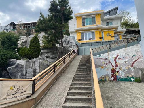Mokpo Maison | Moonlight Hill Guesthouse