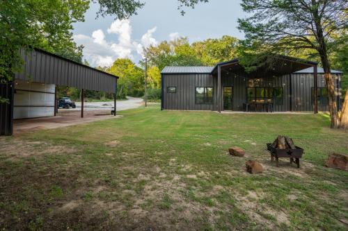 Hearne Maison | Moonlight Oaks Retreat