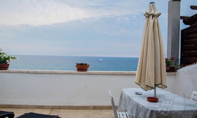 Marina Lido Appartement | Moonlight: style, comfort and privacy just a few meters from the sea.