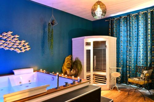 Poincare - Foch - Anatole France - Croix de Bourgogne Appartement | MoonLOVE, SPA/Sauna et Jacuzzi privés, charme et détente.