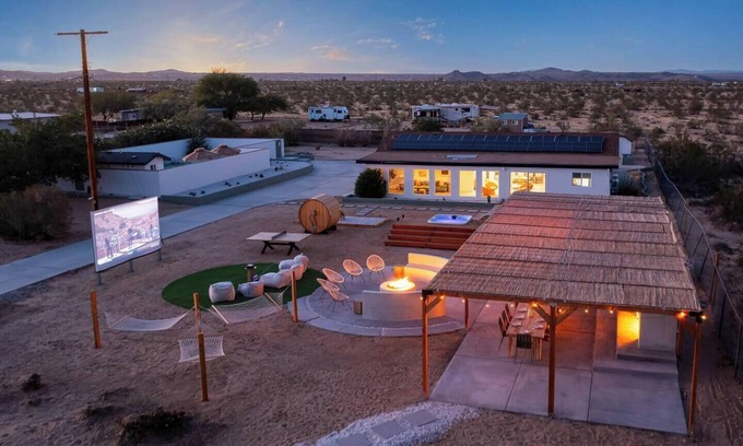 Joshua Tree Maison | Moonstone: Pool, Spa, Pickle Ball Court & Sauna