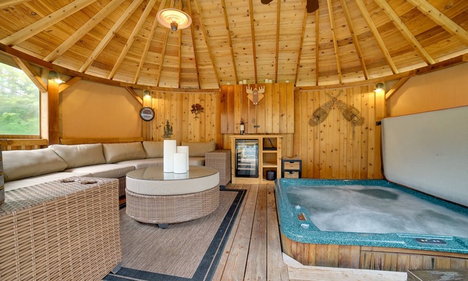Baring Cabine | 'Moose Lodge' Cabin w/ Entertainment Gazebo!