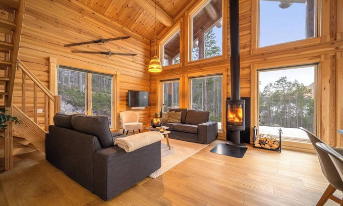 Kviteseid Maison | Moose Lodge is an atmospheric, luxurious, and modern home for 6 people with a beautiful view of the lake.