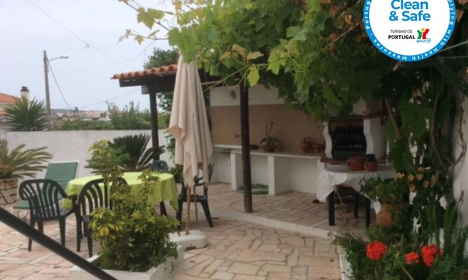 Lourinha Maison | Moradia das Rosas, à 2,5 km de la plage d'Areia Branca.