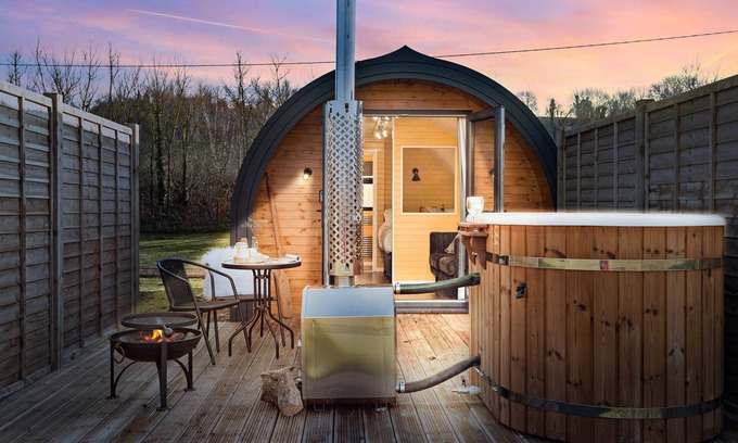Wells Cabine | Morgan Sweet, Apple Tree Glamping - a chalet that sleeps 2 guests in 1 bedroom