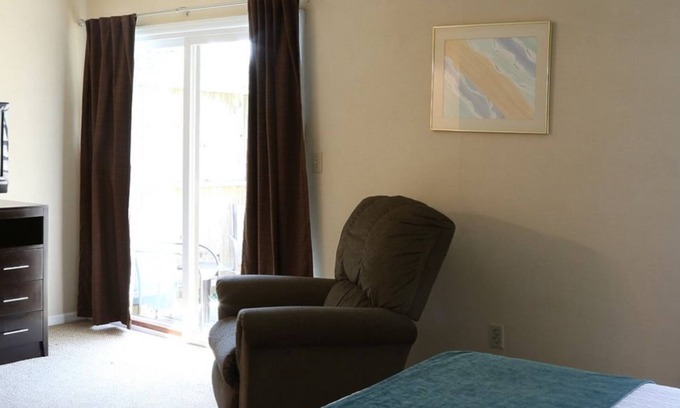 Cheat Lake Maison | Morgantown Cozy 2BR Townhouse for Weekend Getaway
