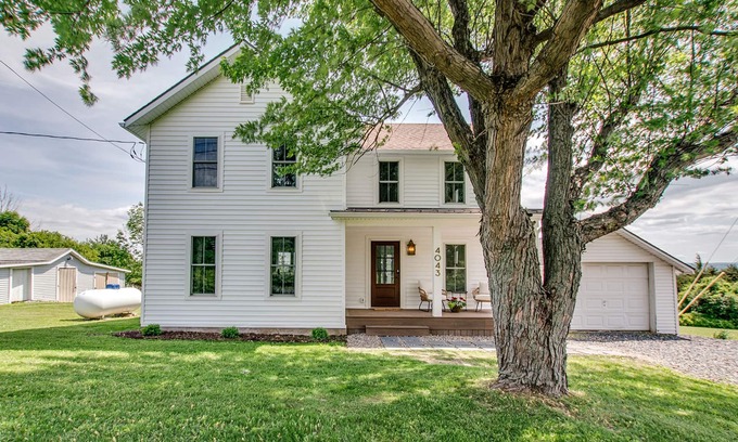 Valois Maison | Morning Dove farmhouse on Seneca lake wine trail