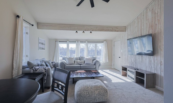 Airport Township Maison | Morrow Getaway - Large & Comfy