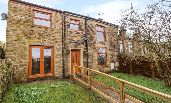 Thornton Cottage | MOSCOU MEWS, les animaux de compagnie à Thornton, West Yorkshire, Réf 998924
