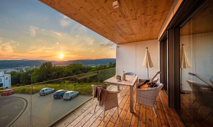 Kenn Appartement | Mosel Sky Lounge con logia y vista panorámica