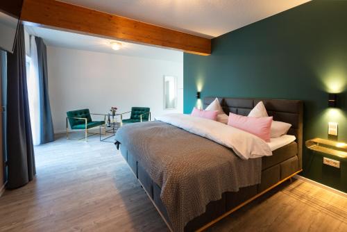 Trittenheim Maison | Moselweingut & Gästehaus Hubertushof