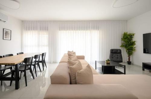 Kiryat Ata Appartement | Most perfect 4-BDR with jacuzzi BY MadrigalRentals