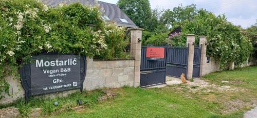 Bouconville Lit Et Petit-Déjeuner | Mostarlic Vegan and Gluten free B&B