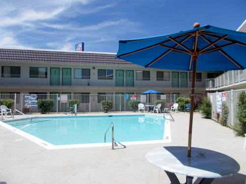Northeast Reno Hôtel | Motel 6-Reno, NV - Livestock Events Center