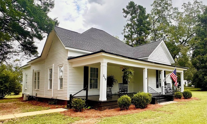 Plains Maison | Mother Allie's House - Childhood home of Rosalynn Carter/newly renovated/firepit