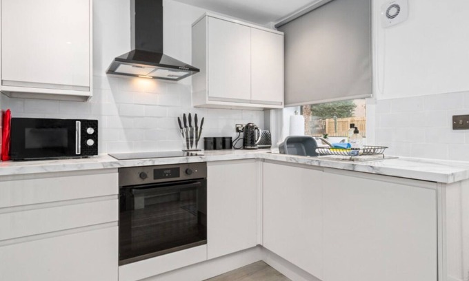 Motherwell Maison | Motherwell 2 Bed Sleeps 4 - MODERN