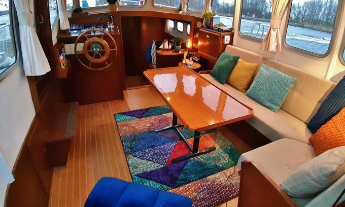 Amsterdam South Location De Bateaux | Motor Yacht Almaz