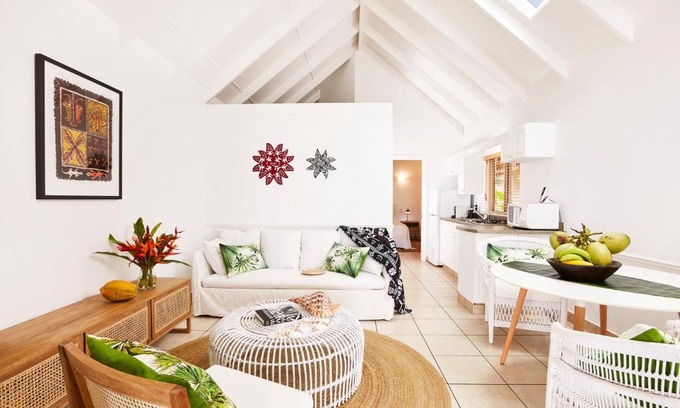 Tapere of Titikaveka Villa | Motu Beachfront Art Villas