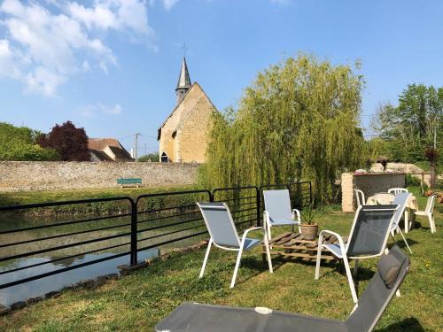 Mezieres-sur-Ponthouin Maison | Moulin Authentique avec Pêche, Animaux Acceptés et Confort Moderne près du Mans - FR-1-410-323