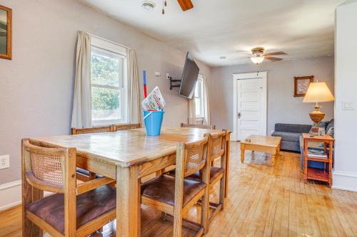 Mound Appartement | Mound Waterfront Retreat with Shared Fire Pit and Dock