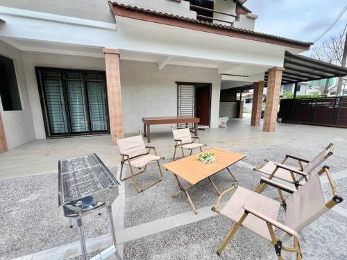 Taman Mount Austin Maison | Mount Austin Landed Corner House 11 pax BBQ Pit Mahjong
