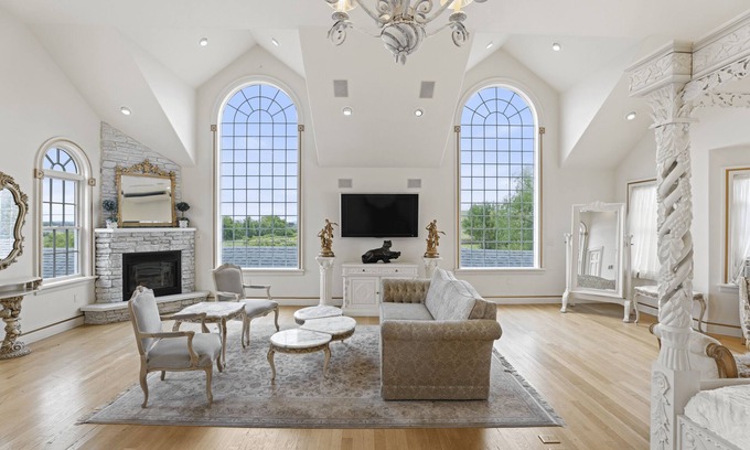 Mt. Bethel Autre | Mount Valley Mansion on Private 200 Acres - Sleeps up to 40 with Pool & Jacuzzi!