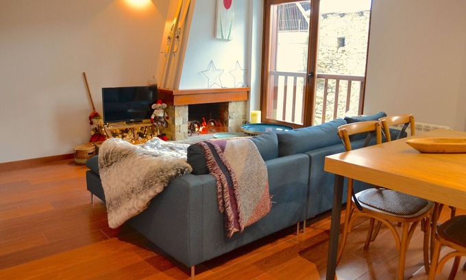 Alt Aneu Appartement | Mountain apartment with fireplace