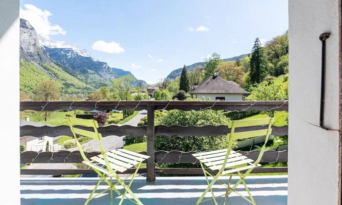 Magland Appartement | Appartement à la montagne avec balcon/terrasse. Parking gratuit, espace travail.