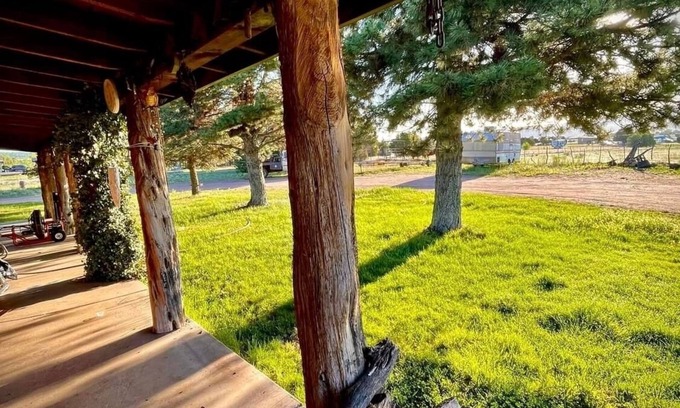 Young Cabine | Mountain Cabin Large group retreat, reunions, weddings, ATV trails,