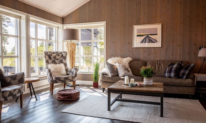 Nord-Aurdal Cabine | Mountain Cabin in Valdres with Fireplace | Classic and Cozy Style