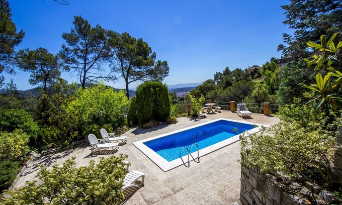 Castellar del Valles Villa | Évasion montagnarde avec vue imprenable à 40 km de Barna !