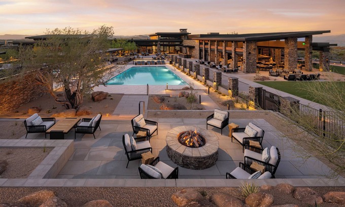 Goldie Brown Pinnacle Peak Ranch Cabine | Mountain House Lodge at Sereno Canyon
