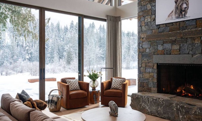 Revelstoke Chalet De Ski | NEW Mountain Lake Chalet: Secluded Chalet - MARCH BREAK SPECIAL