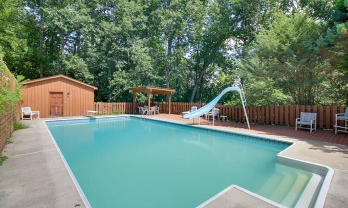 Natural Bridge Maison | Mountain Lodge: Heated Pool 83°