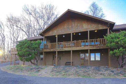 Natural Bridge Maison | Mountain Lodge - Heated Pool 83 Degrees