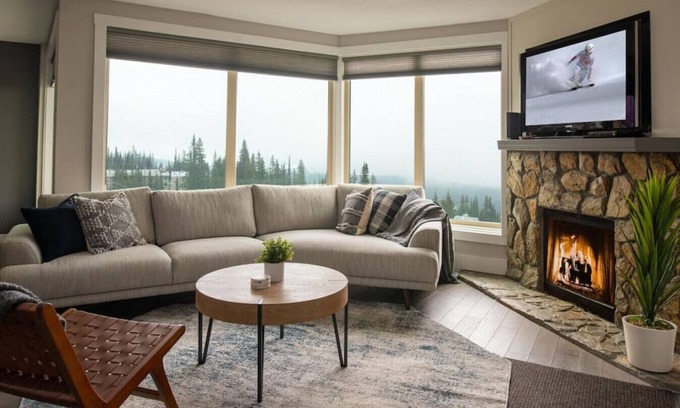 Big White Ski Resort Copropriété | Mountain Penthouse with elevator ski in/out pet friendly