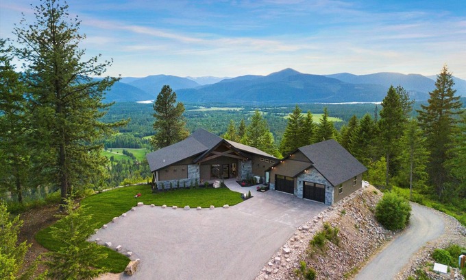 Trout Creek Maison | Mountain retreat near Trout Creek MT with hot tub, fire pit and Mountain views