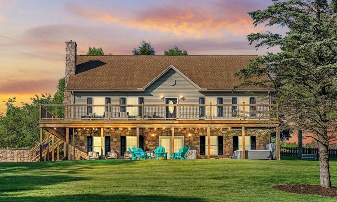 Honey Grove Maison | Hot Tub and Game Room in a secluded setting. Mountain Serenity Retreat