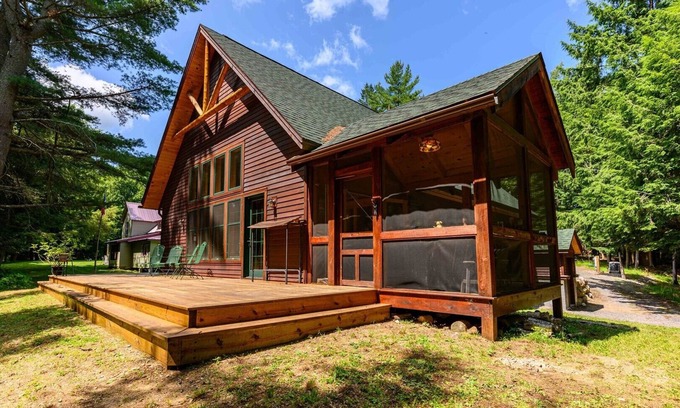 Inlet Maison | Mountain Top Cabin on 5th Lake