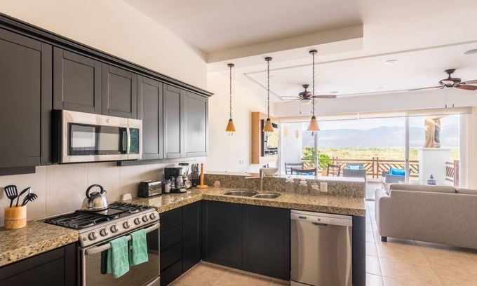 San Pedro Mixtepec Station Balnéaire | Mountain View 2 Bedroom Residence with Resort Amenities Steps from the Beach!