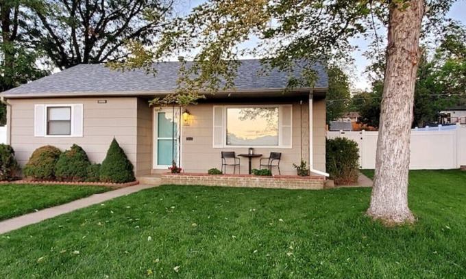 Englewood Maison | Mountain View 3 Bed - 2 Bath Freshly Remodeled