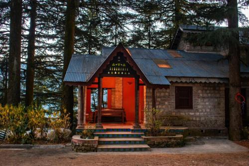 Dalhousie Maison | Mountain View 3bhk Near Mall Road Deodar Retreat