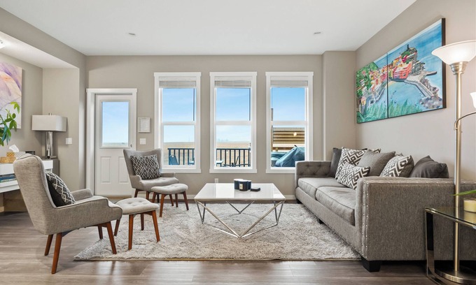Calgary Maison | Mountain View 3BR Retreat w Private Hot Tub