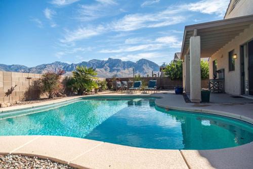 Monterra Knolls Maison | Mountain View Beauty with Pool