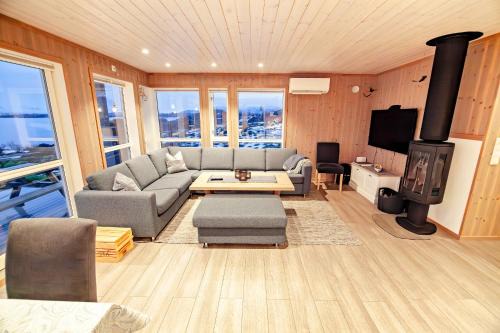 Sennesvik Maison | Mountain View Cabin