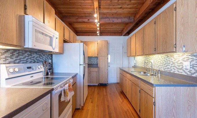 Denver Chalet De Ski | Mountain view chalet-15 minutes to Plattekill and Belleayre