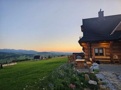 Czerwienne Villa | Mountain View Chalet with HotTub and Sauna