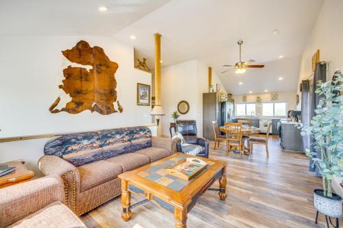 Elizabeth Maison | Mountain-View Colorado Getaway on 40 Private Acres