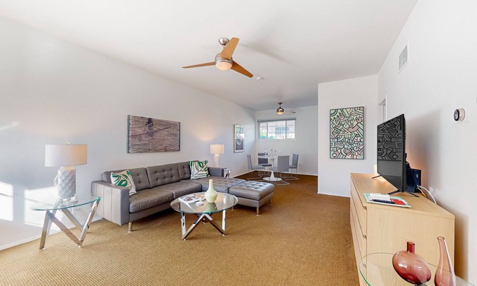 Old Las Palmas Copropriété | Mountain-view condo with pool, hot tub, balcony, & central AC