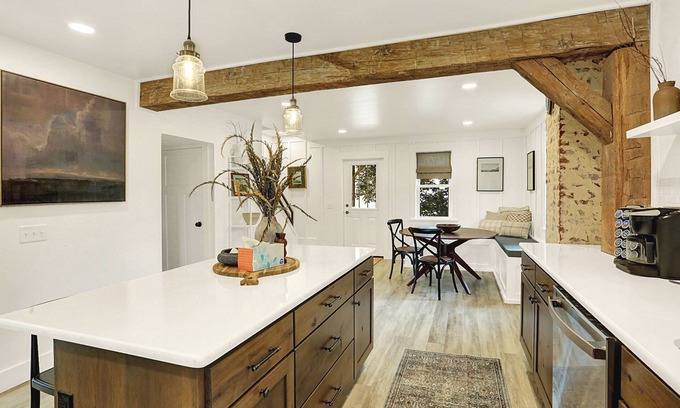 Cocolamus Autre | Mountain View Farm House